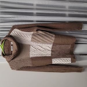 Liz & Co Woman's turlneck sweater.